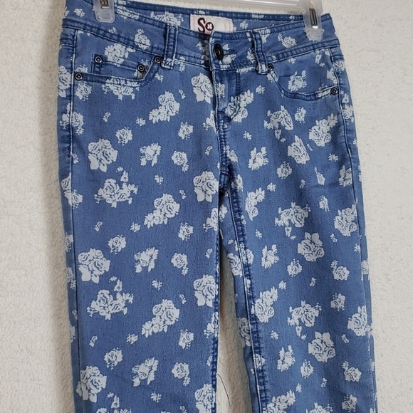 So cute rose skinny ankle Jean's size 0 - Picture 2 of 6